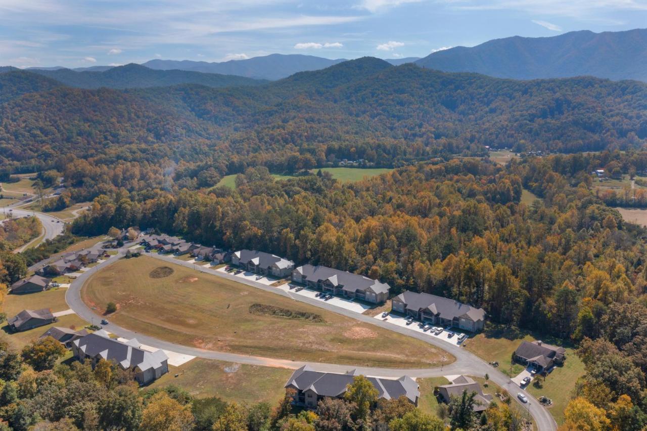 Modern Cades Cove Condo W Community Pool Townsend Exterior photo
