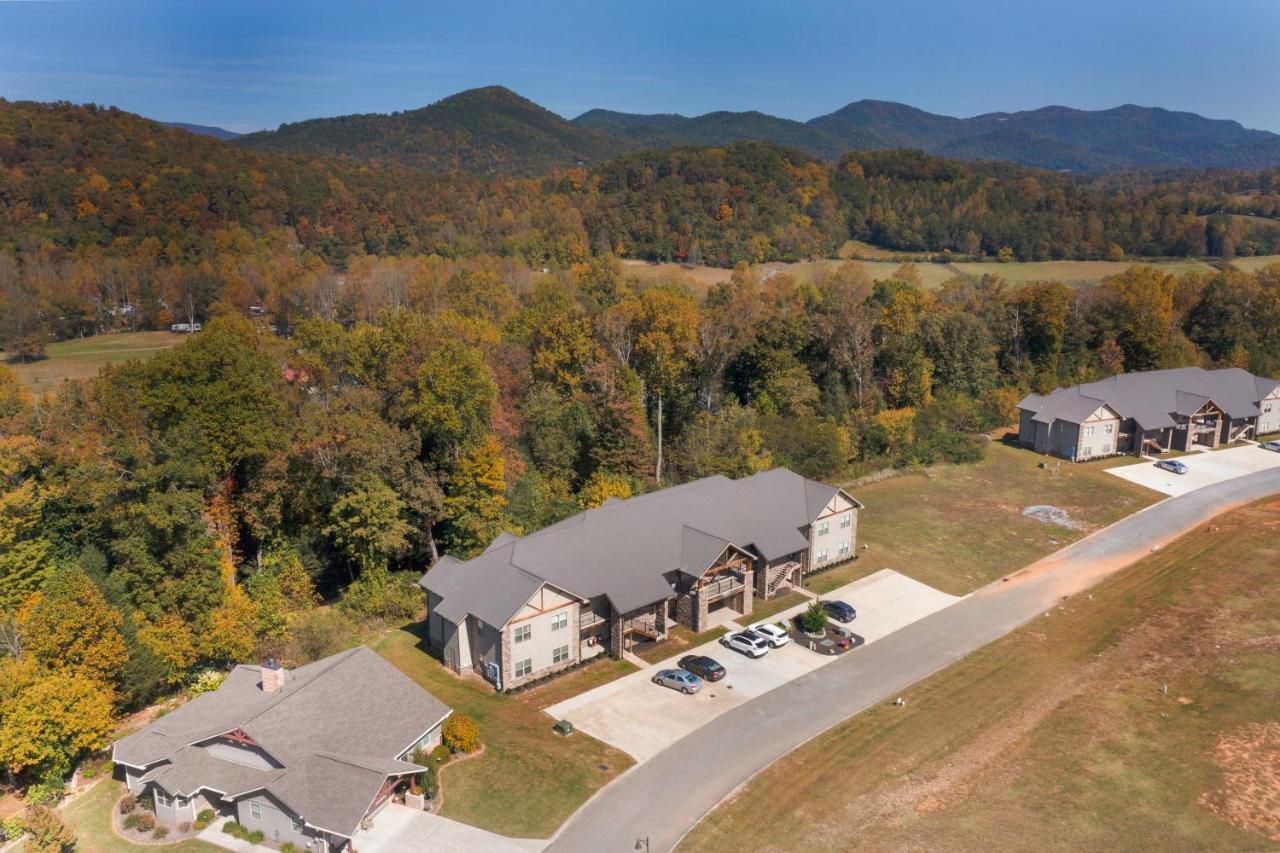 Modern Cades Cove Condo W Community Pool Townsend Exterior photo
